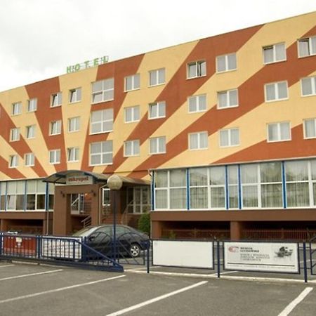 Hotel Restauracja Cukropol Гостынь Экстерьер фото